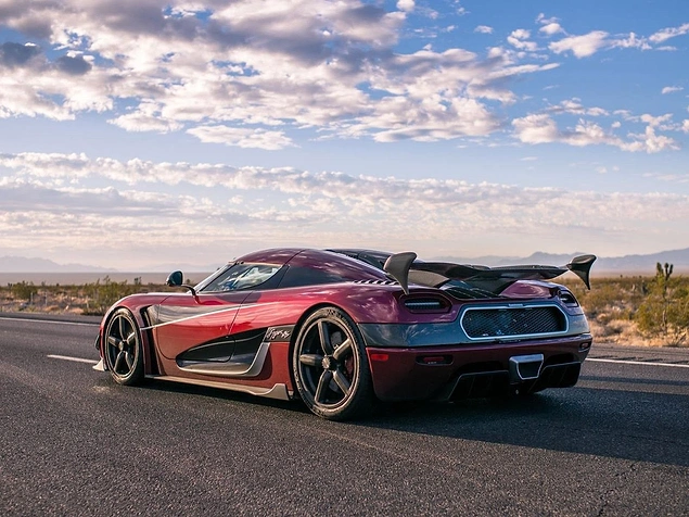 Dünyanın en hızlı aracı F1 araçları değildir. 2017'de 444.6 km hız ile Koenigsegg Agera RS birincidir.