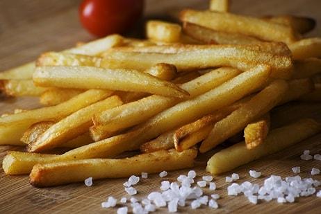 Fast Food Restoranlarının Sırrını Açıklıyoruz! 7 Adımda Çıtır Çıtır Patates Yapmanın Püf Noktaları