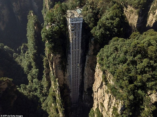 Согласно китайской государственной газете People's Daily Online, проект на 120 миллионов юаней (18,7 миллионов долларов США) претендует на звание самого высокого и самого тяжелого подъемника в мире.
