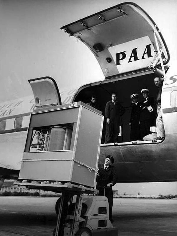 14. 1956 yılında uçağa yüklenen 5 megabaytlık bir sabit disk.