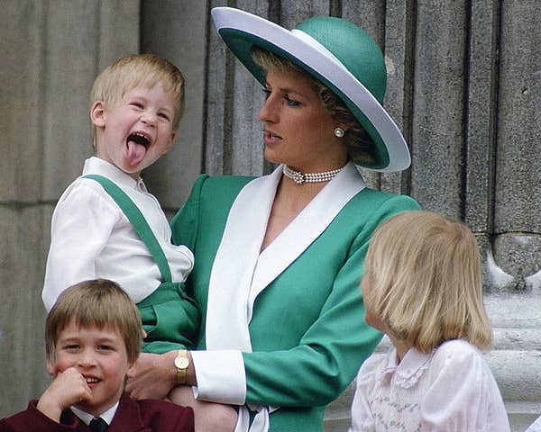 10. Зеленое настроение у Ди и Гарри.