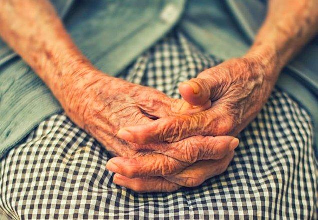 Bilim insanları, yaşlı bir grup insan üzerinde deneyerek biyolojik yaşlanmayı başarılı bir şekilde tersine çevirdiklerini açıkladılar.