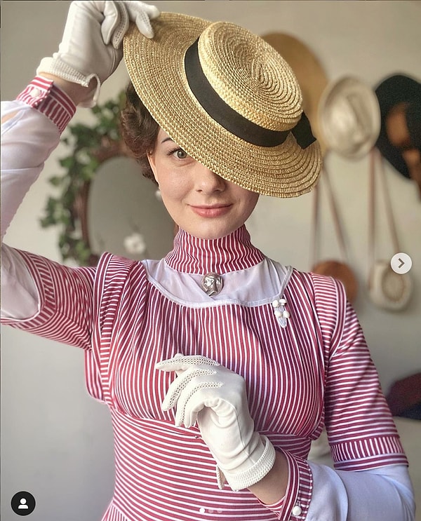 14. Девушка дает уроки по шитью и ведет свой "винтажные" блог в Инстаграме под ником @your_sunny_flowers.