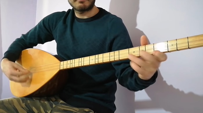 Bağlama ile Ceza'nın 'Holocaust' Şarkısına Cover Yapan Adam