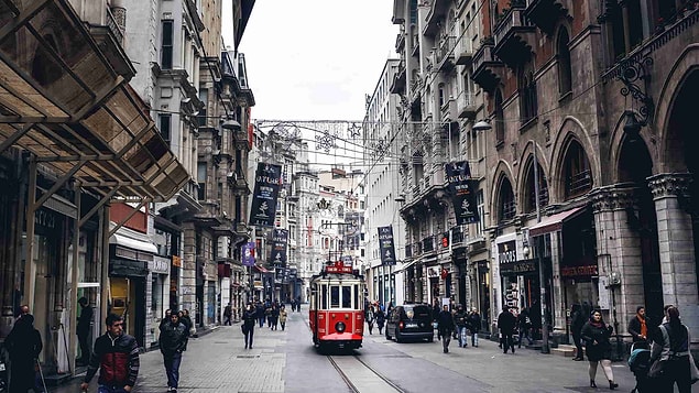 Ne yazık ki bir iPhone 12 Pro alabilmek için 3 buçuk ay çalışmamız gerekiyor...