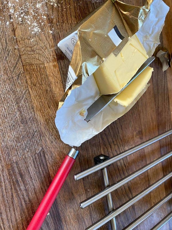 30. Ничего, намажем масло столовой ложкой, где наша не пропадала! :)