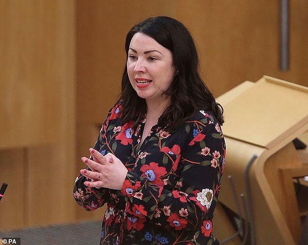 4. Автором законопроекта выступила, конечно же, женщина :) Это депутат от Лейбористской партии Моника Леннон (на фото).