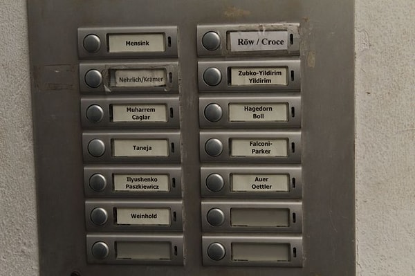 8. Почтовые ящики и домофоны сильно отличаются от американских.