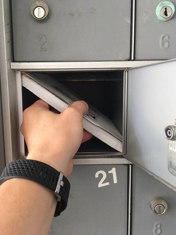 8. "И как, скажите пожалуйста, я должен достать эту посылку из почтового ящика?!"