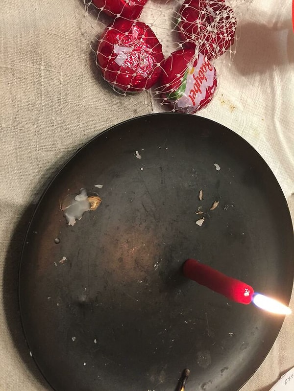 8. Я сделал свечу из восковой оболочки сыров Baby Bel ...