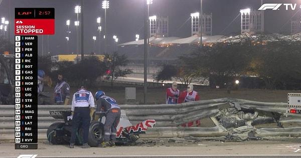 Araçtan çıkmayı başaran Grosjean, tıbbi araca alınırken durumunun iyi olduğu bildirildi.