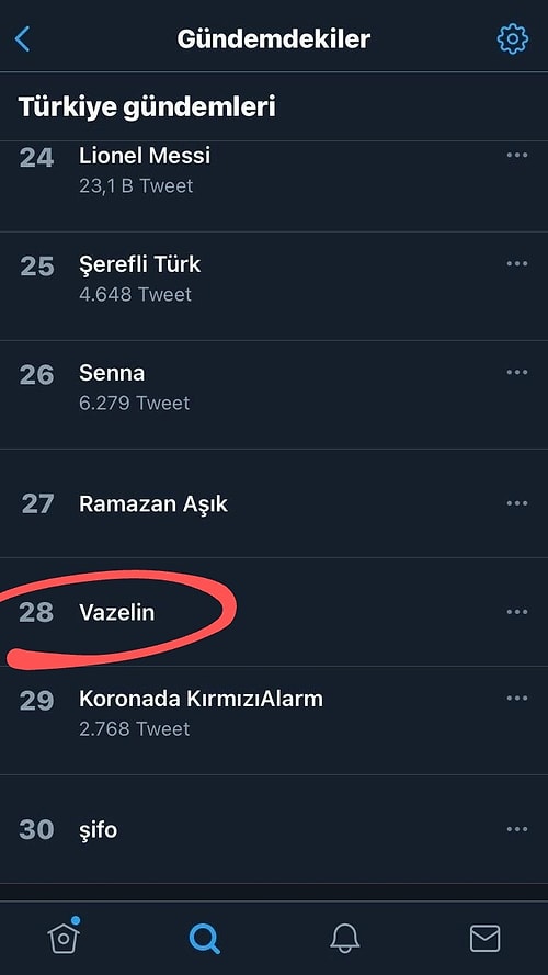 Goygoycuların dilinden kurtulamayan piknik fotoğrafında yer alan vazelin ve bal kabağı günün en çok konuşulan kelimeleri arasına girmeyi başardı.
