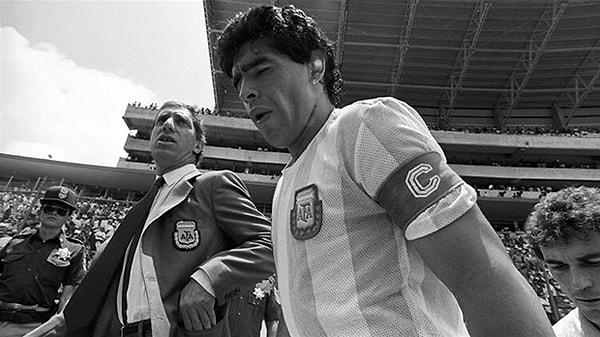 Polis, Maradona'nın hastalık öyküsüne, doktorun cep telefonuna, iki tabletine ve iki dizüstü bilgisayarına el koydu.