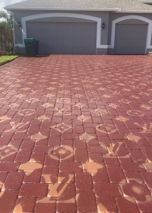 15. Чтобы соседи и прохожие сразу поняли, что тут не нищеброды какие-нибудь живут, а состоятельные люди со вкусом и чувством прекрасного.