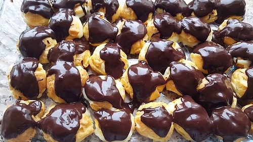 Profiterol Tarifi: Yapması Ne Kadar Uzun Sürüyorsa Yemesi de Bir O Kadar Kısa Süren Profiterol Nasıl Yapılır?