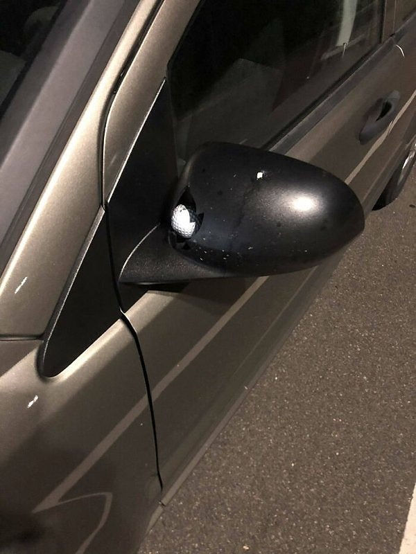 4. Кто-то играл гольф неподалеку...