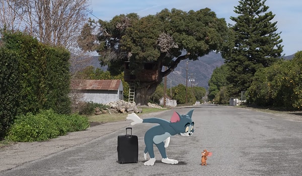 Фильм представляет собой смесь живого действа и анимации.