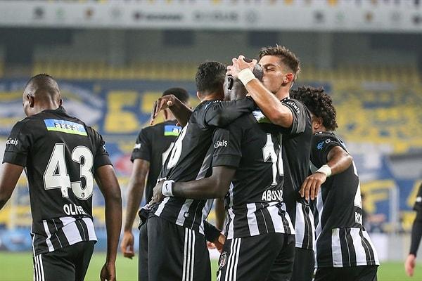 Fenerbahçe ile Beşiktaş rekabetindeki son maçı siyah-beyazlı ekip kazandı.