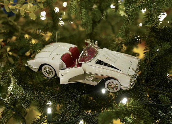 3. Ретро-автомобили - одна из любимых тематик для новогодних украшений в Белом доме.
