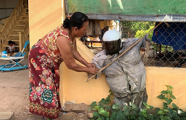 5. Эк Чан утверждает, что по-настоящему верит в силу пугал и совершенно не боится заразиться коронавирусом.