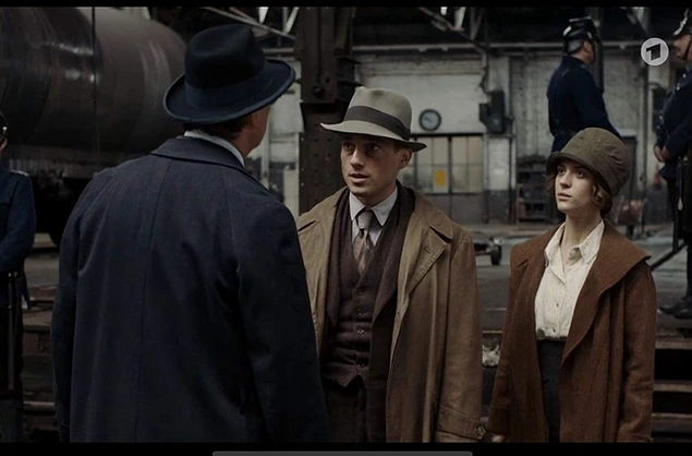 Babylon Berlin (2017)