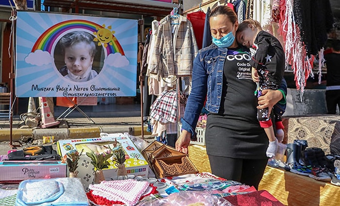 Sma'lı Oğlunun Tedavi Masrafı İçin Pazarda Satış Yapıyor