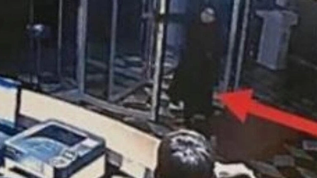 İstanbul'da Aldatıldığını Düşünerek Eşini Takip Eden Kadın, Girdiği Otelin Lobisinde Çırılçıplak Soyundu