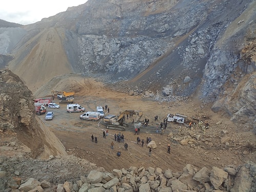 Arnavutköy'de Taş Ocağında Göçük: 1 Kişiyi Kurtarma Çalışmaları Sürüyor