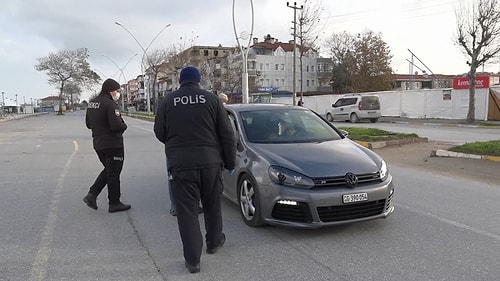 Sokak Kısıtlamasını İhlal Eden Adam Polislerin Ateşini Ölçtü: '3 Bin 150 TL Değil mi? Beni Neden Yoruyorsunuz?'