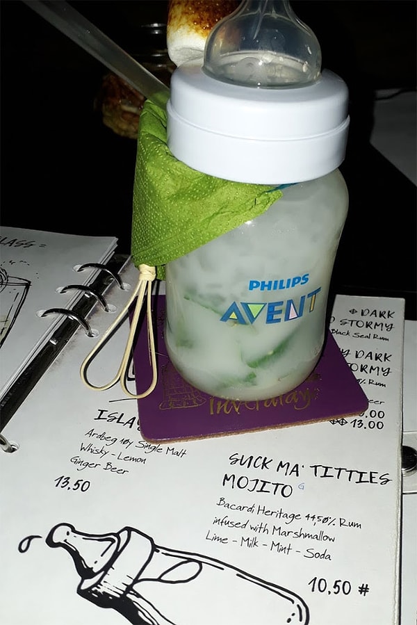 7. Коктейль "приложись к груди своей мамули" в характерной таре. 10 баллов за креатив, ребята.