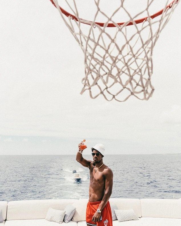 Şimdilerde ise NBA oyuncusu Jimmy Butler ile randevuya çıktıkları söyleniyor.