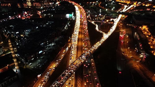 Kısıtlama Öncesi İstanbul'da Trafik Durma Noktasına Geldi; Bakanlık '21:00'den Önce Evde Olun' Dedi