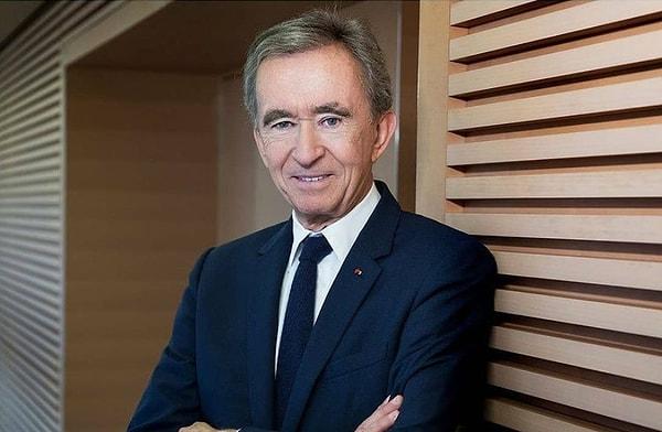 Dünyanın en zengin ikinci insanı olan Bernard Arnault Louis Vuitton, Moet ve Chandon aralarında olduğu lüks markalar grubu LVMH'nin CEO'su ve başkanıdır.