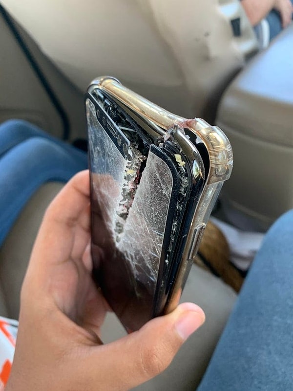 15. «Мой дядя разбил телефон, и теперь у него только 30 минут перед тем, как ему придётся остаться дома»