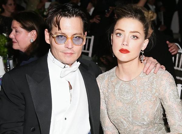Hepimizin bildiği gibi Amber Heard ve Johnny Depp ayrıldılar ve mahkemeleri de hala devam ediyor.