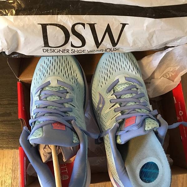 14. "Мне прислали 2 кроссовка на левую ногу".