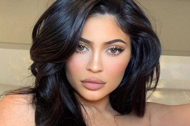 1. Model Kylie Jenner - 590 Milyon Dolar