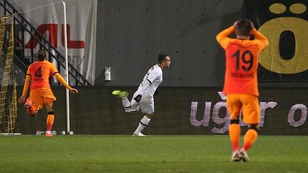 Maçta son sözü ise Mevlüt Erdinç söyledi. 33 yaşındaki futbolcu 90+11. dakikada takımına 3 puanı getiren golü kaydetti.