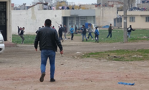 Kısıtlamaya Rağmen Maç Yapıp, Ekipleri Görünce Kaçan Gençlere Polisten Sitem