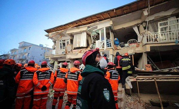 24 Ocak – Elazığ'daki 6.5 büyüklüğündeki depremde 41 kişi hayatını kaybetti. Deprem sonrası bağış isteyen Kızılay Başkanı tepki gördü