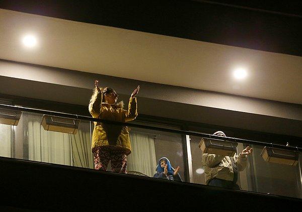 19 Mart - Tüm Türkiye sağlık çalışanlarına alkışlı destek için balkonlara çıktı