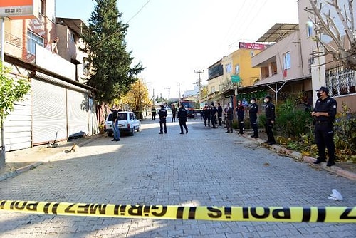 Adana'da İntihara Kalkışan Genç Basın Mensuplarına Tepki Gösterip Saçlarını Tarayarak Poz Verdi