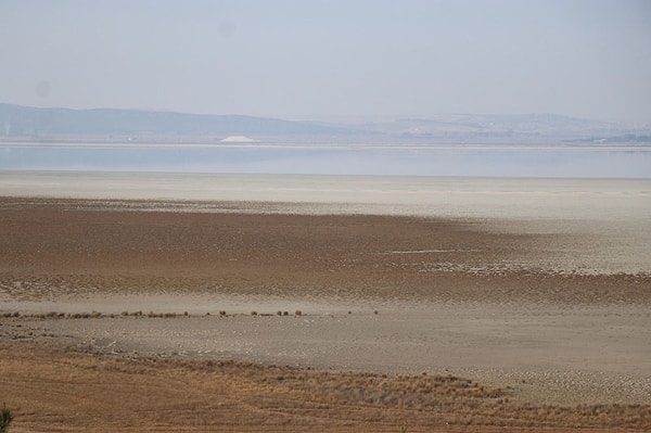 Kontrolsüz açılan kuyuların da etkisiyle göl alanı 42 kilometrekareye kadar düştü