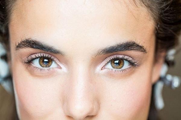 Göz pınarlarına highlighter etkisi