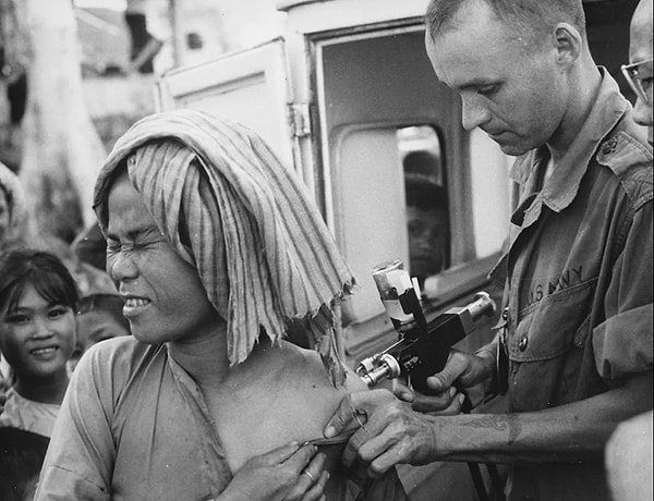 Массовая вакцинация против холеры во Вьетнаме, 1966 г.