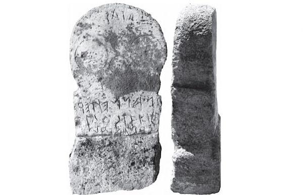 7. Eskişehir'de bulunan Frigçe yazılı stel.
