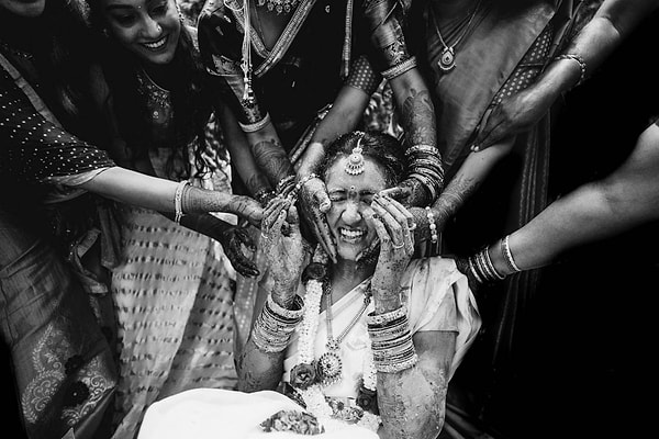 17. Искренняя улыбка на свадьбе в Индии