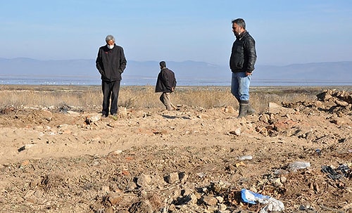 Doğa Cenneti Marmara Gölü'ne Hafriyat Ve Moloz Döktüler