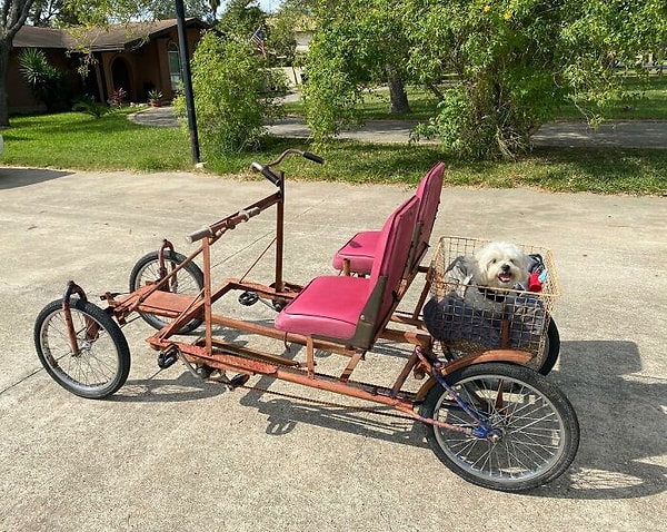 3. Наши соседи продали нам этот велосипед, который они сделали из разных велосипедов, сваренных вместе на стальной раме. Сиденья лодочные. Они назвали его Фрэнки, и мы уже его любим!