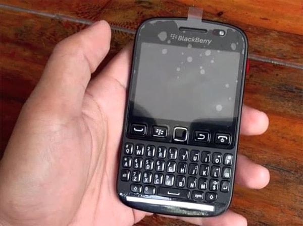 15. Blackberry 9270